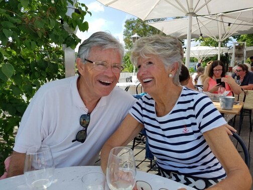 Pensjonister skal leve godt. For det har de fortjent etter et langt yrkesliv. Sånn er vi vant til at det er i Norge, skriver Hanne Bratlie. Foto: Privat