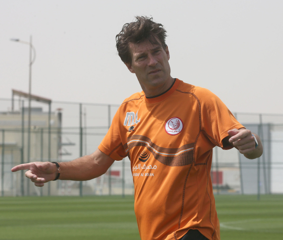 Michael Laudrup (50) tjener gode penger som manager for fotballklubben Lekhwiya SC i Qatar. Basic kunnskap i Danmark, altså. Foto: Wikimedia Commons.
