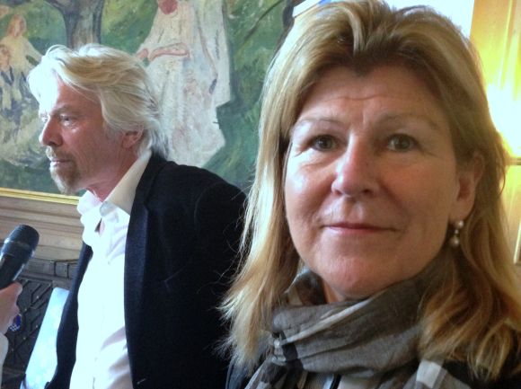 Selfie med Branson i Oslo Råhus - 20 år etter  vårt første møte i London.   Foto: Cathrine Barth
