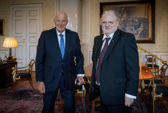 Den andre store stunda var då kongen overrekte meg diplomet og medaljen, då var eg liksom formelt nobelprisvinnar, fortel Jon Fosse. Foto: Claudio Bresciani/TT / NTB / NPK